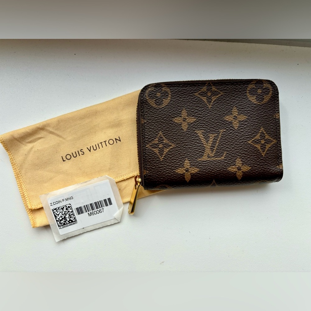 Louis Vuitton zippy coin purse